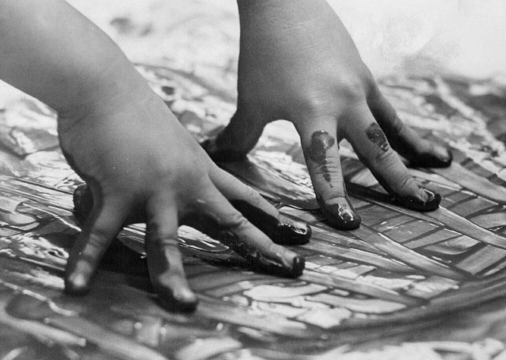 1936: Finger paint